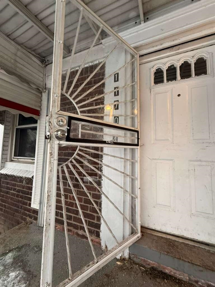 11704 Greenview Avenue Property Photo 2