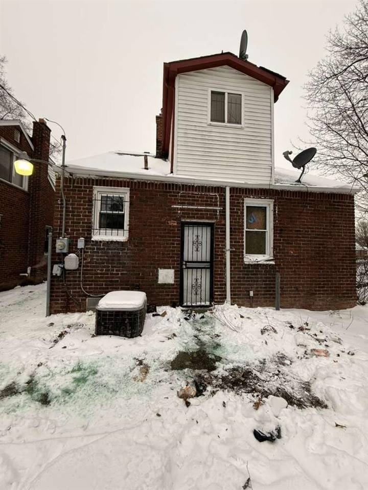 11704 Greenview Avenue Property Photo 3
