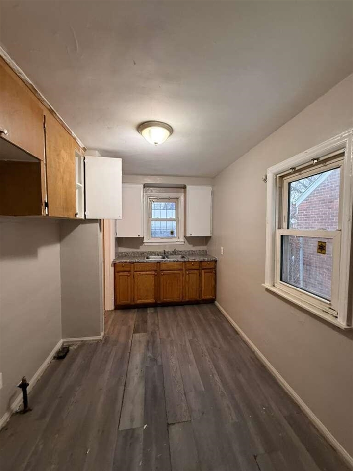 11704 Greenview Avenue Property Photo 7