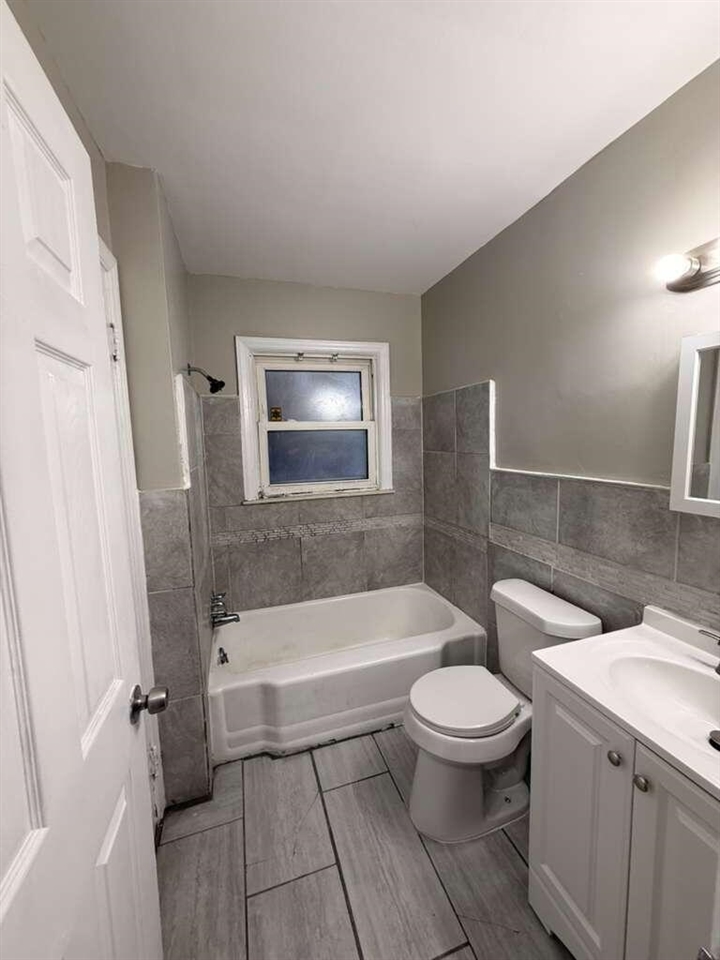 11704 Greenview Avenue Property Photo 8