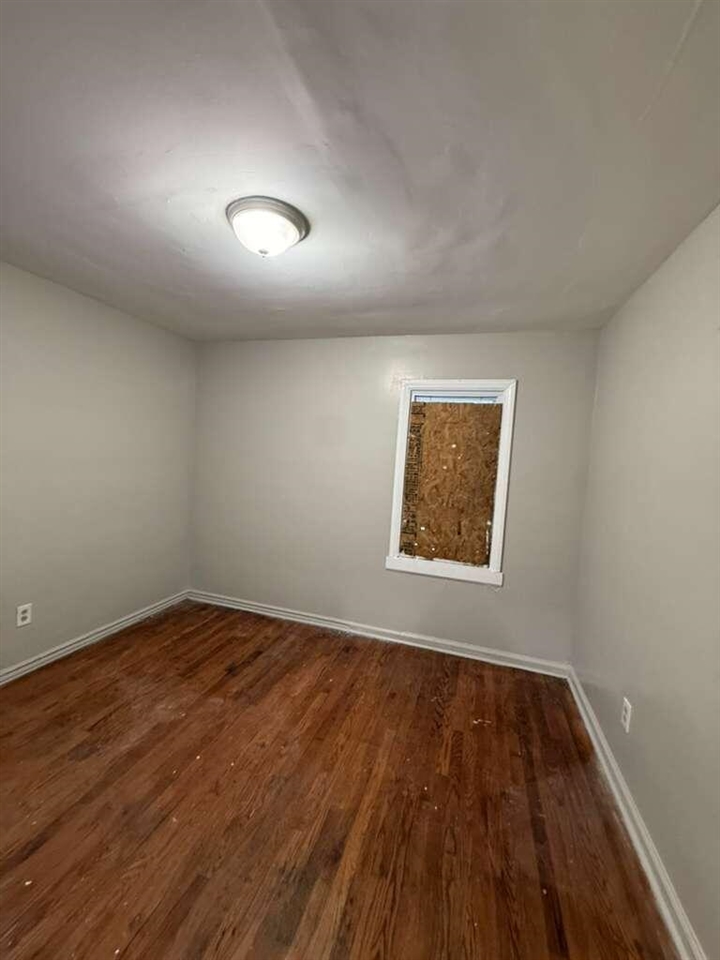 11704 Greenview Avenue Property Photo 10