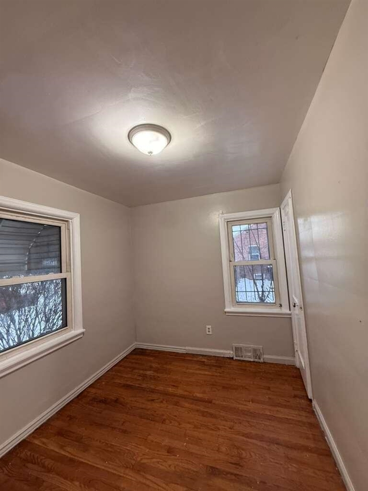 11704 Greenview Avenue Property Photo 11
