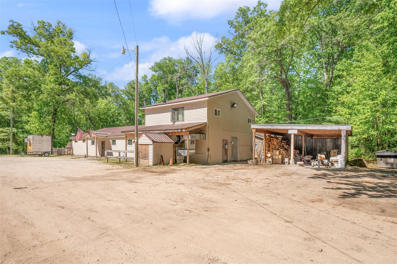 8773 N Golden Rod Boulevard Property Photo 5
