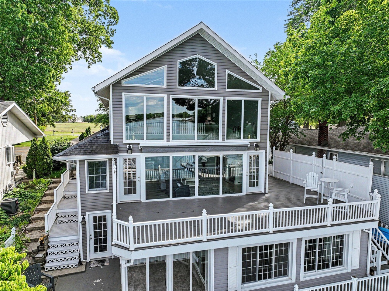 19722 Crescent Beach Road Property Photo 1