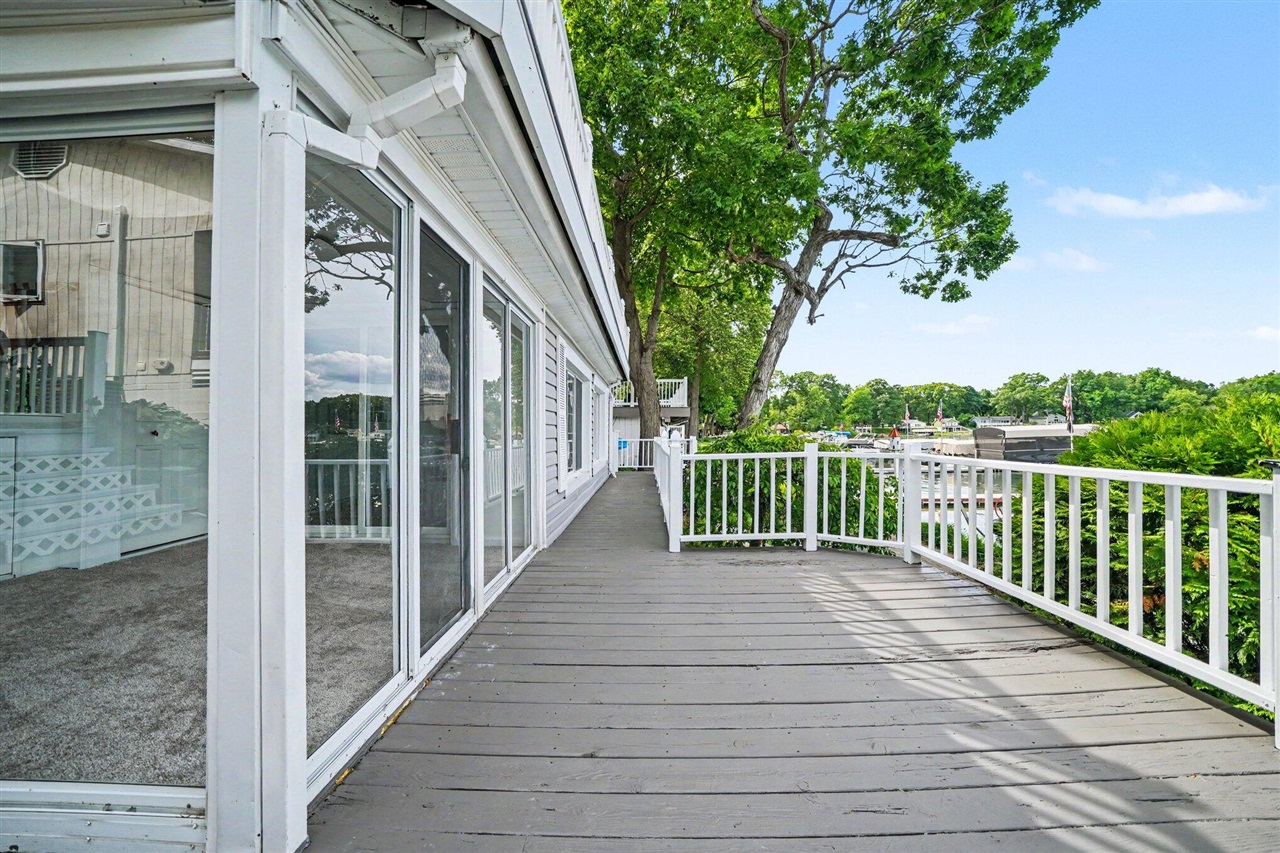 19722 Crescent Beach Road Property Photo 4