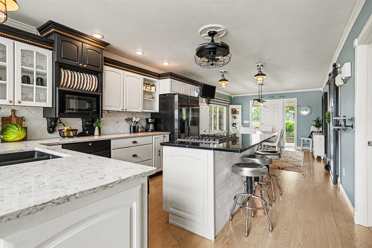 19722 Crescent Beach Road Property Photo 8