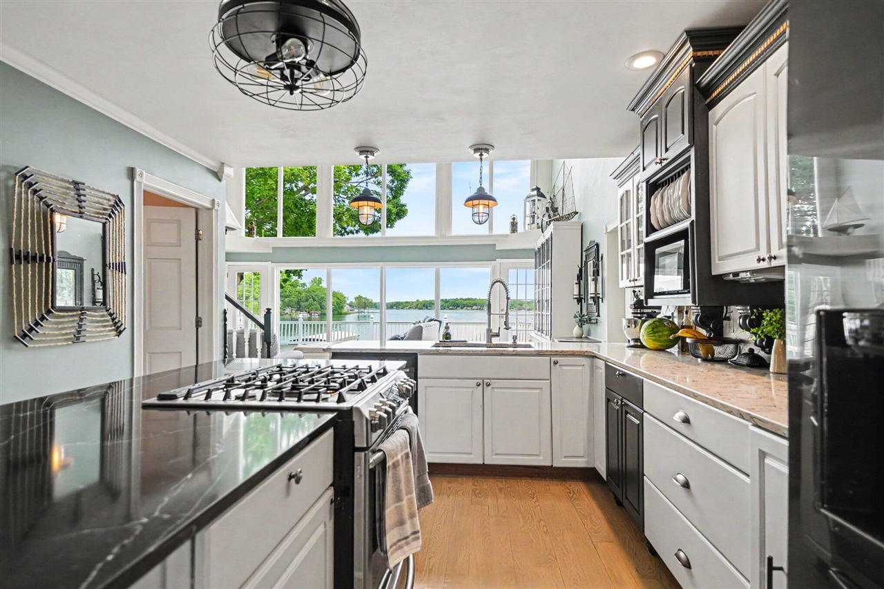 19722 Crescent Beach Road Property Photo 10