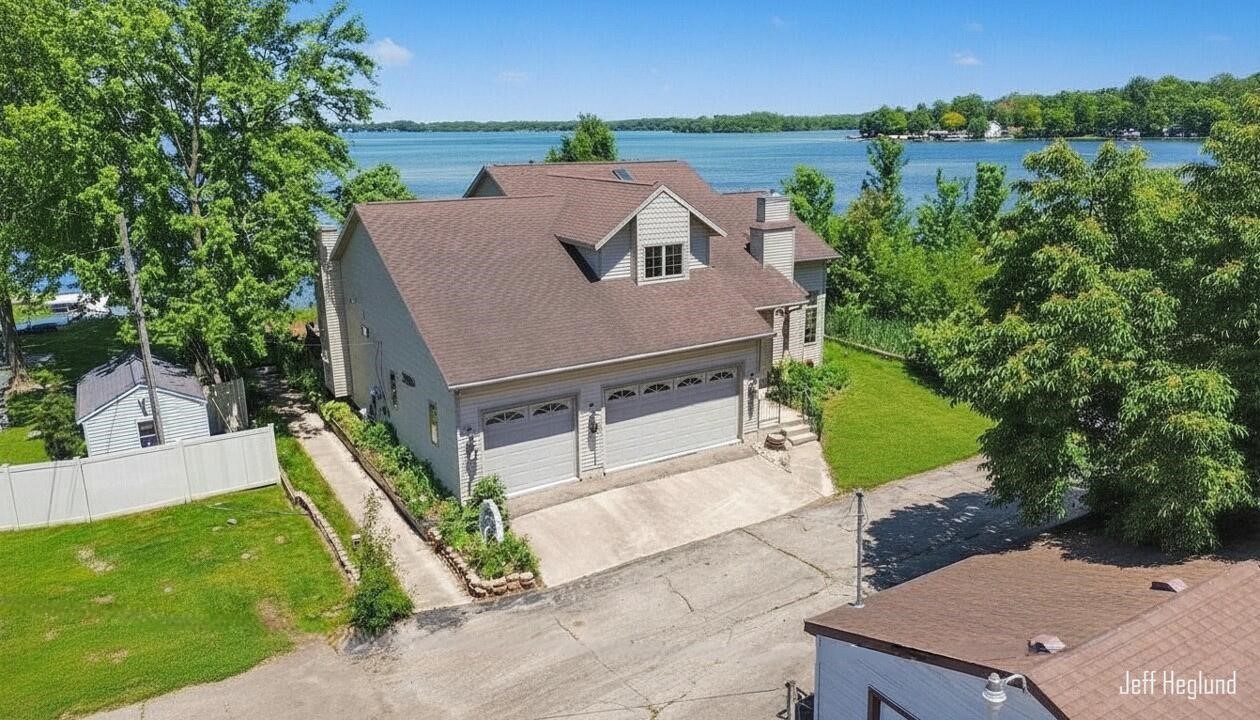 4211 Lynden Road Property Photo 1