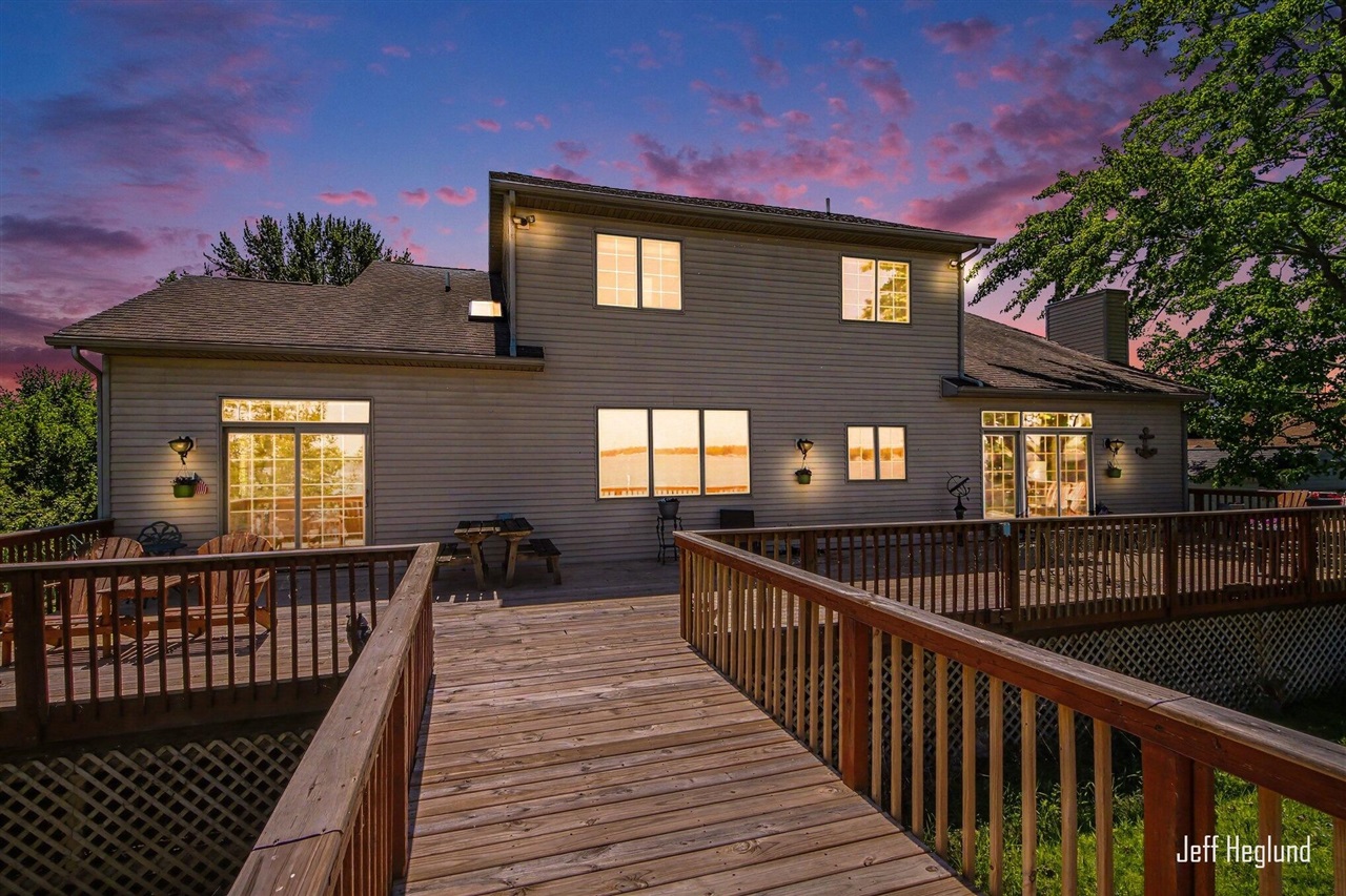 4211 Lynden Road Property Photo 4
