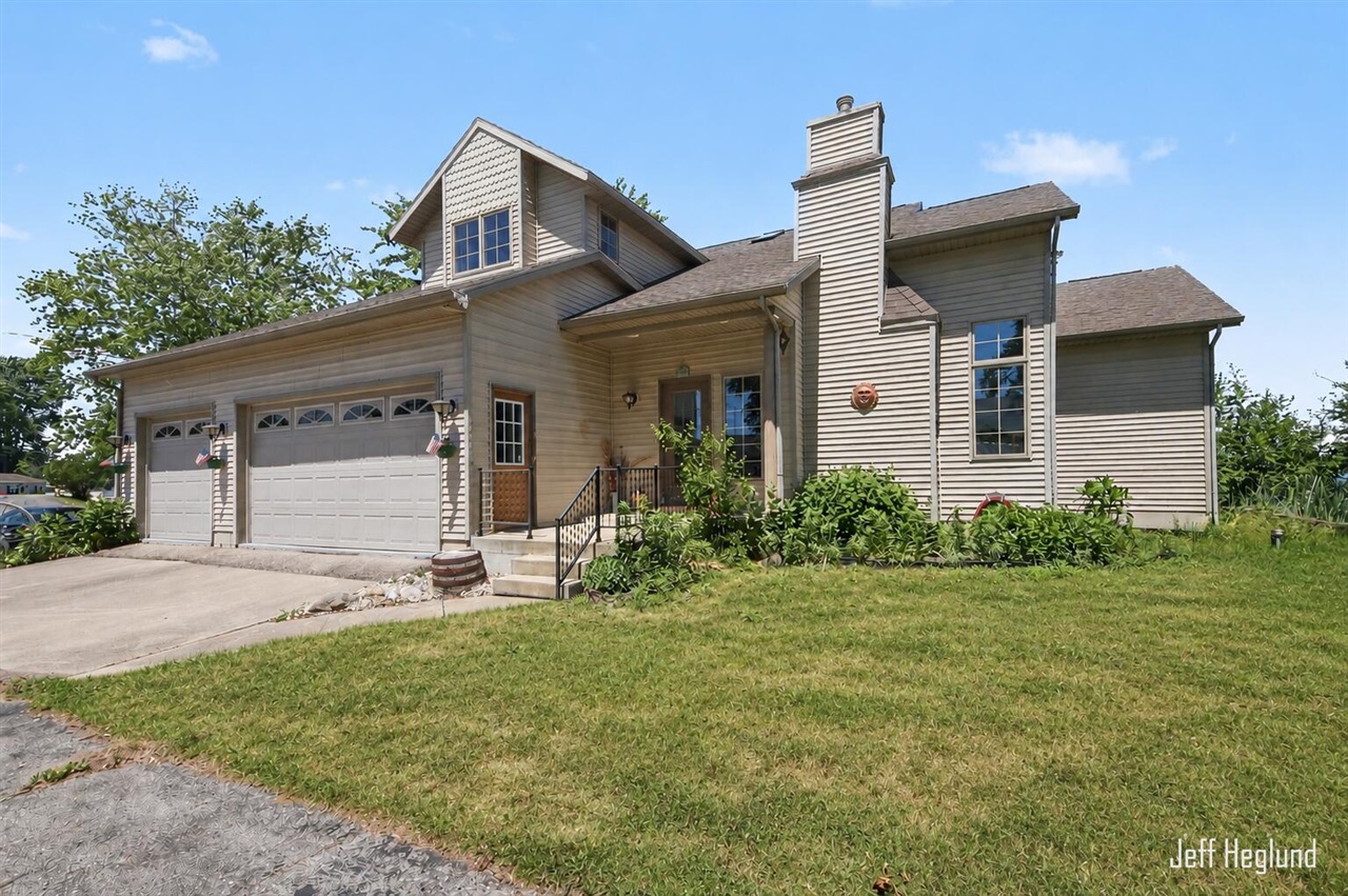 4211 Lynden Road Property Photo 6