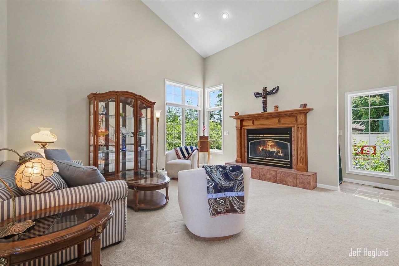 4211 Lynden Road Property Photo 9