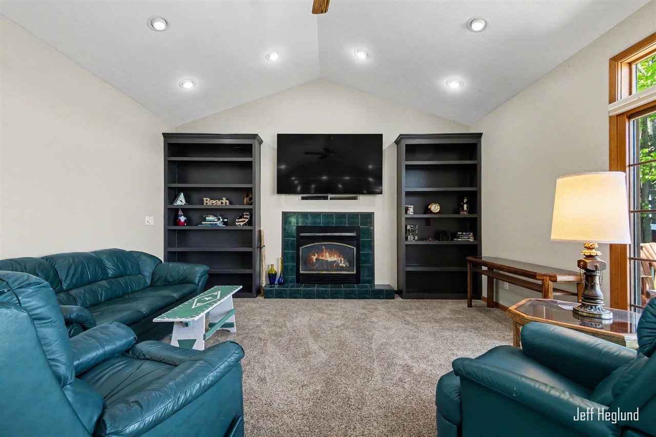 4211 Lynden Road Property Photo 11