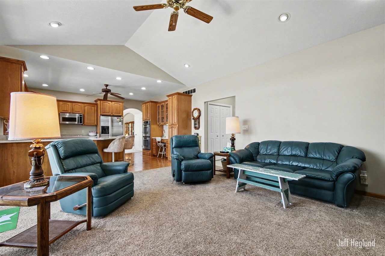 4211 Lynden Road Property Photo 12