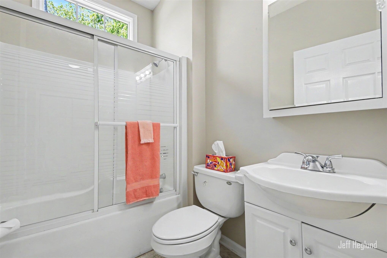 4211 Lynden Road Property Photo 15