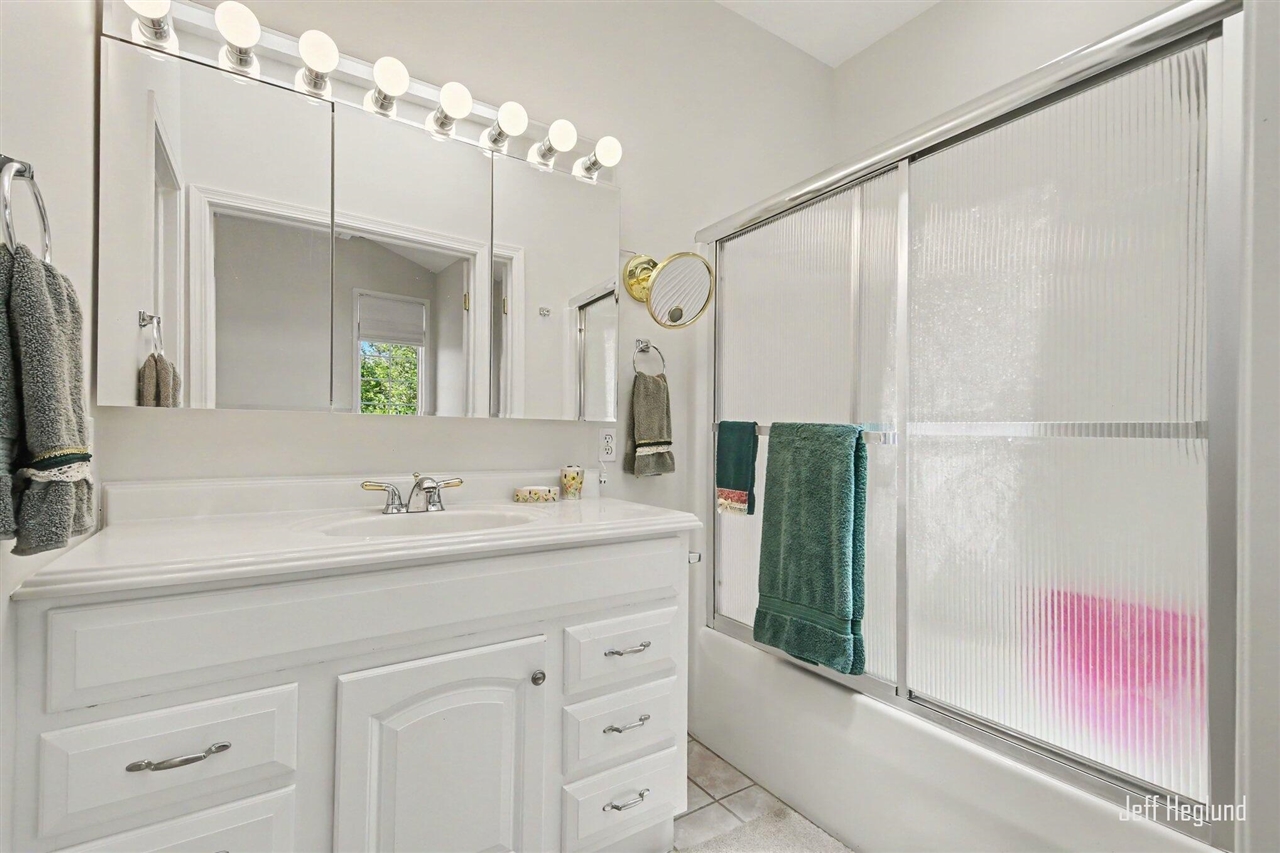 4211 Lynden Road Property Photo 18