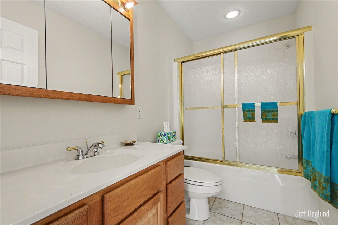 4211 Lynden Road Property Photo 23