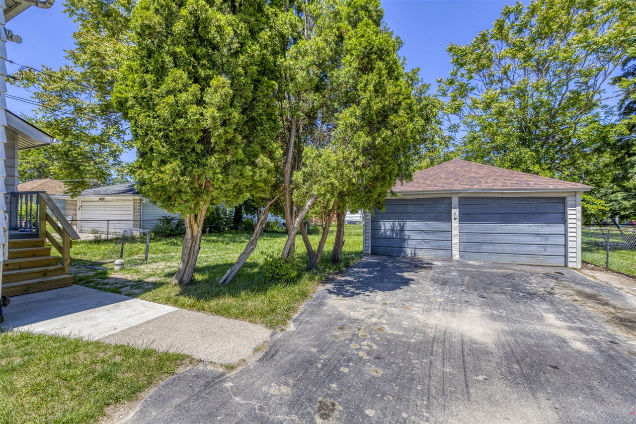 7359 Engleman Avenue Property Photo 3