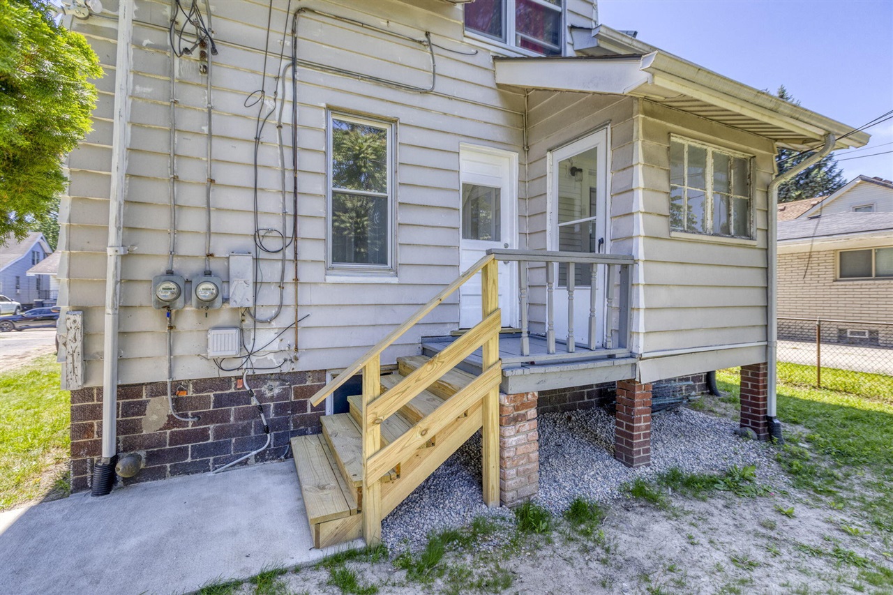 7359 Engleman Avenue Property Photo 6