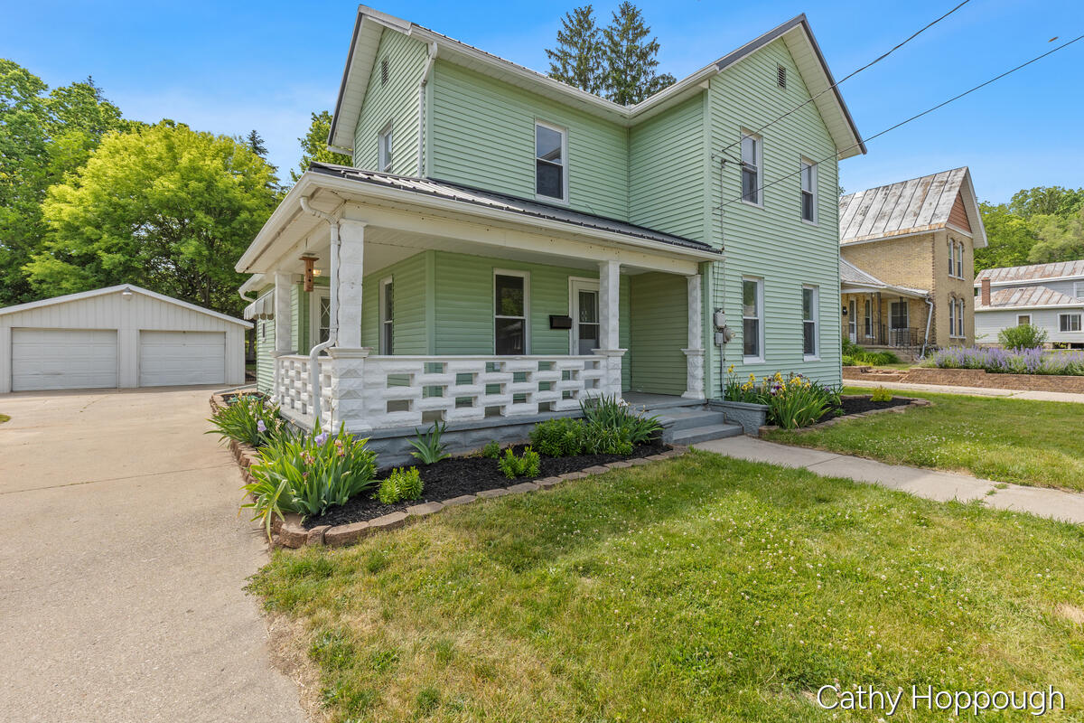 641 N Jackson Street Property Photo 4