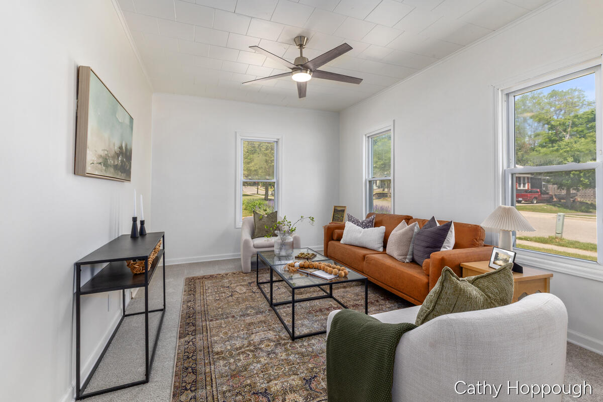 641 N Jackson Street Property Photo 9