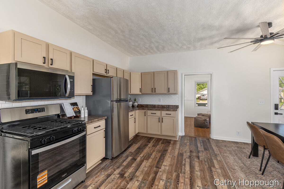 641 N Jackson Street Property Photo 12