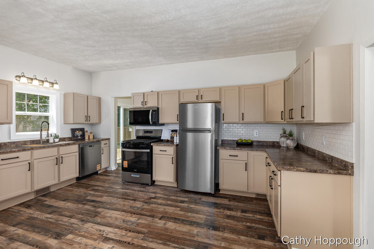 641 N Jackson Street Property Photo 13