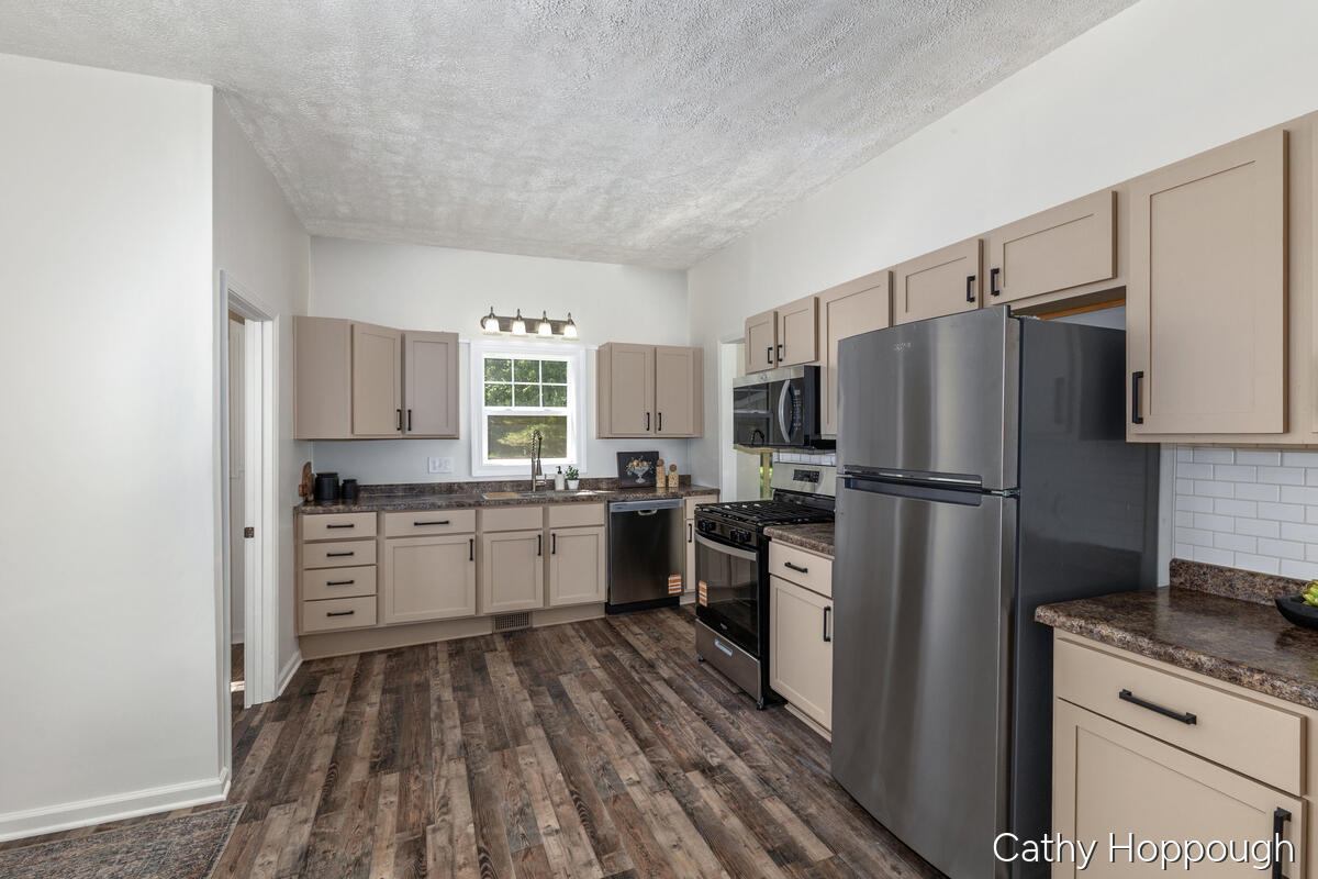 641 N Jackson Street Property Photo 14