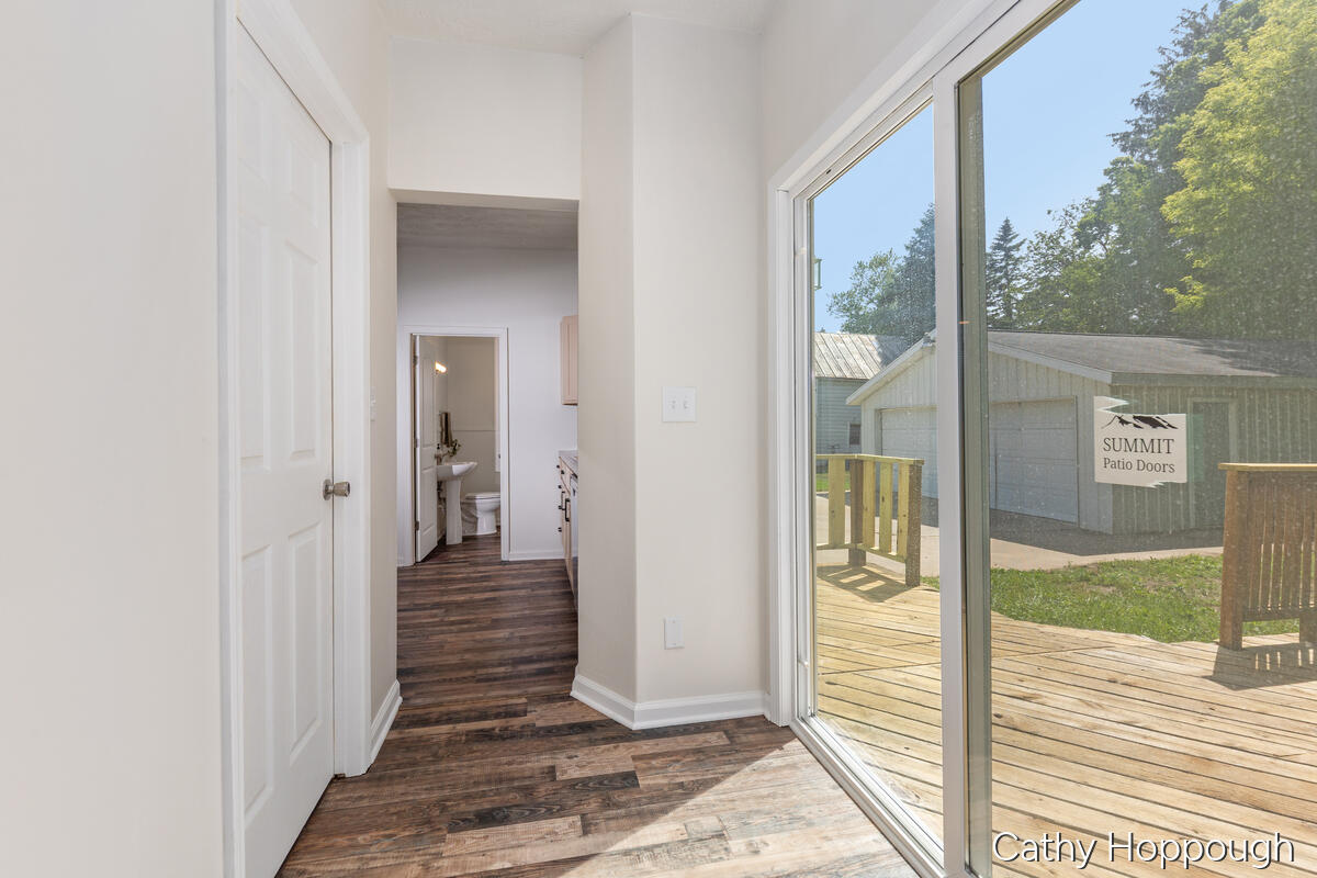 641 N Jackson Street Property Photo 16