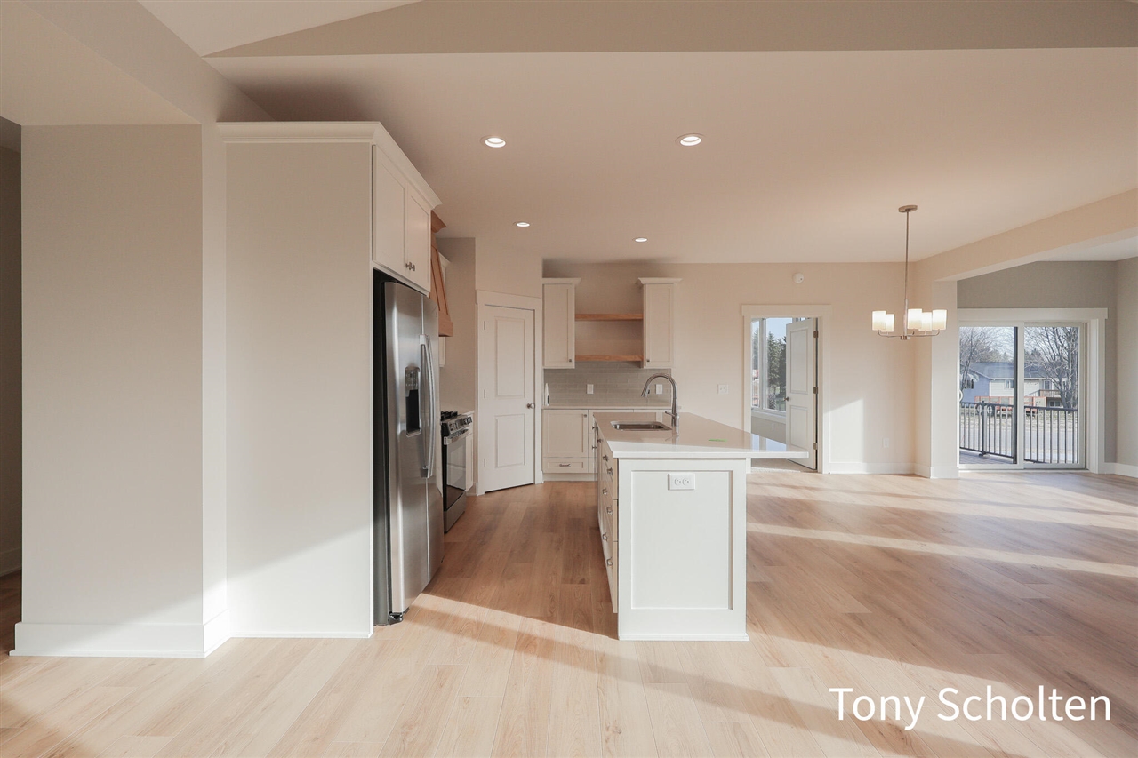 6315 Blendon Woods Drive Property Photo 4