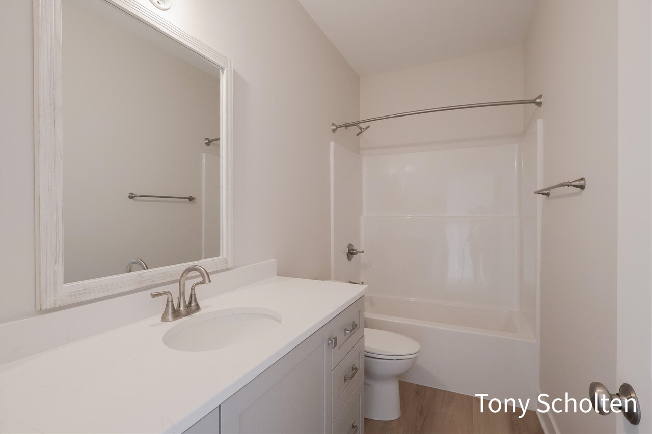6315 Blendon Woods Drive Property Photo 11