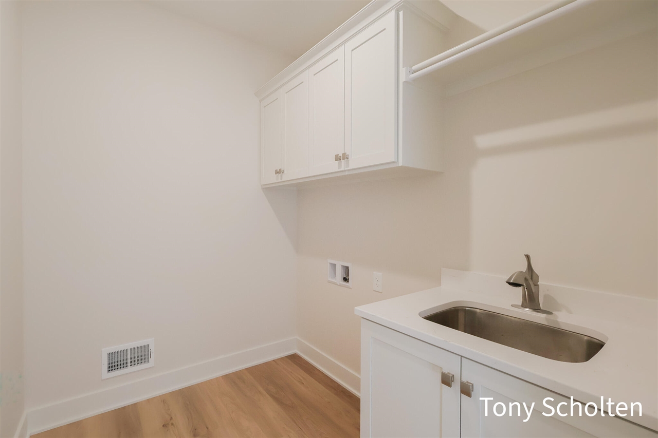 6315 Blendon Woods Drive Property Photo 12