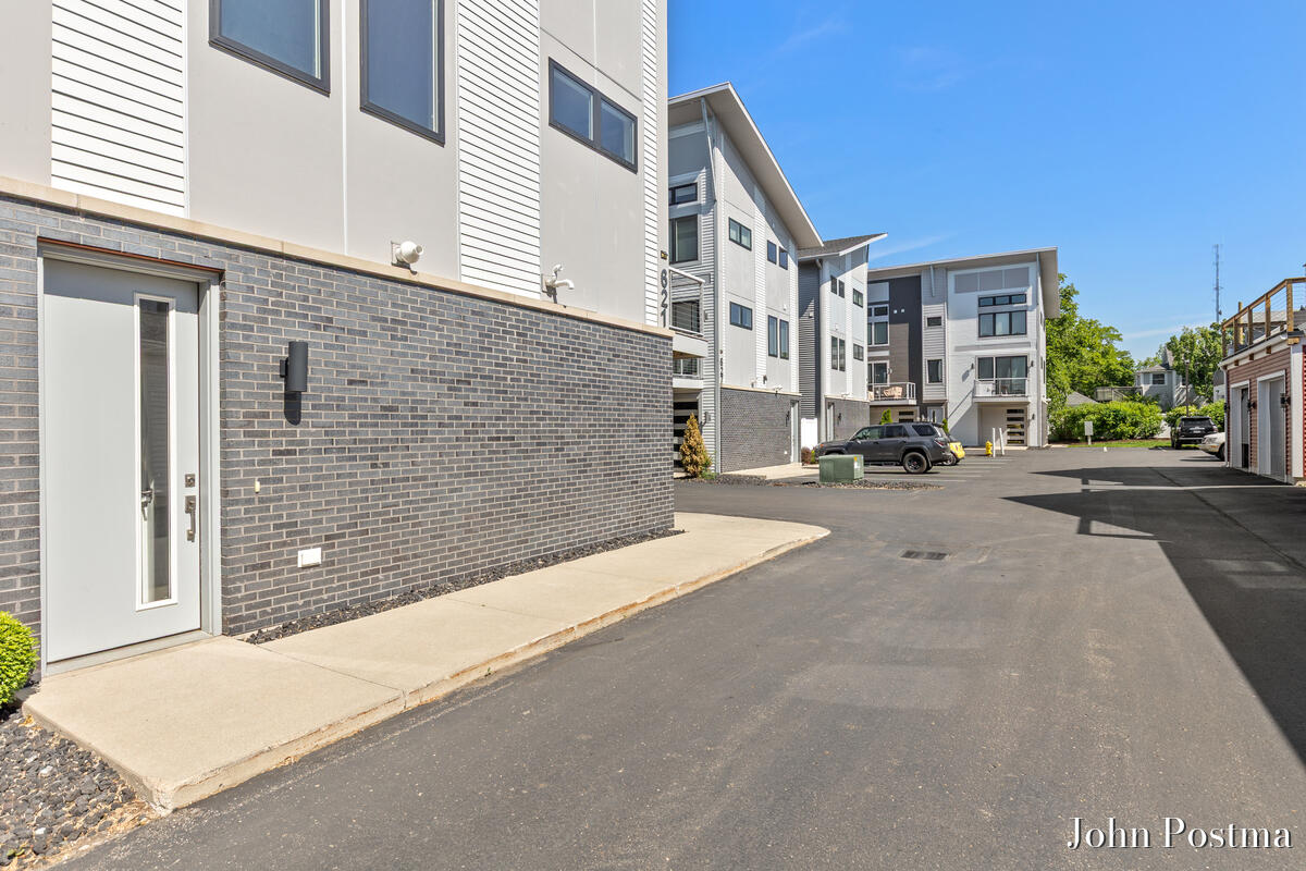 621 Fairview Avenue Property Photo 4