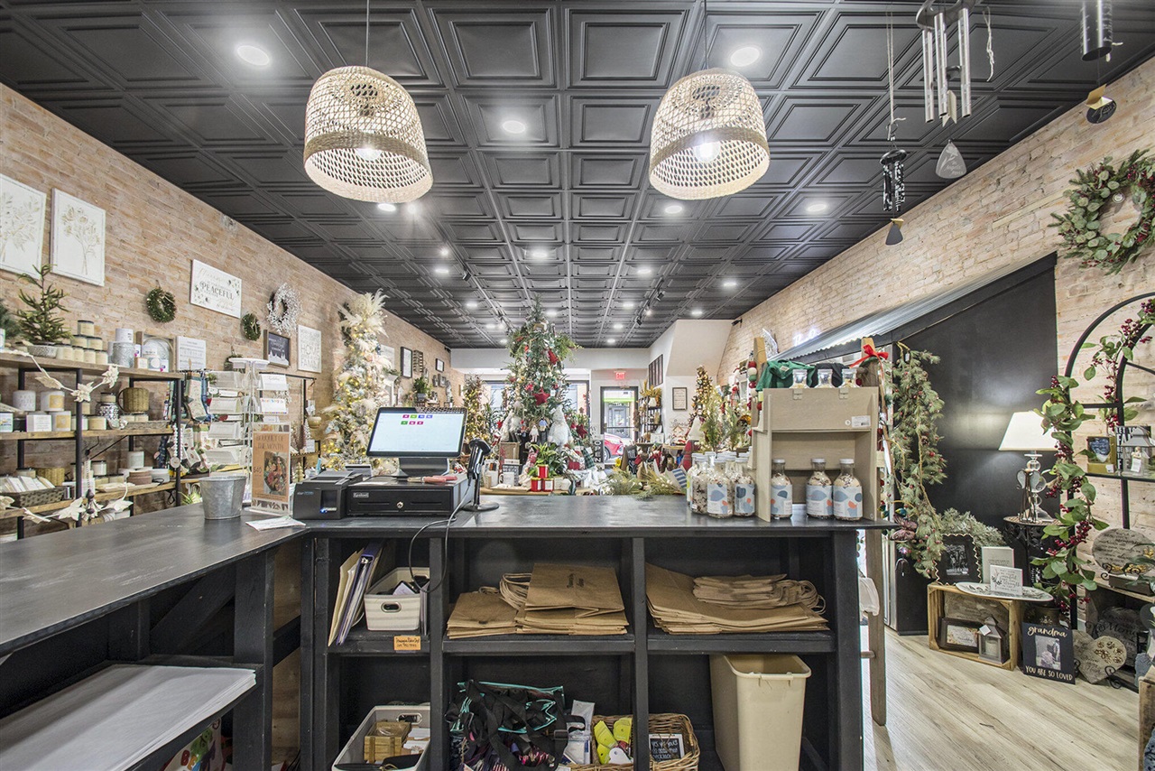 111 Commercial Street Property Photo 4