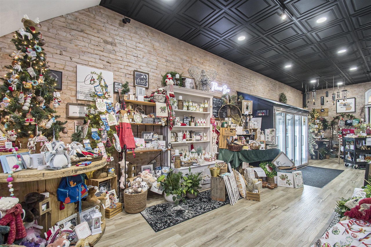 111 Commercial Street Property Photo 6
