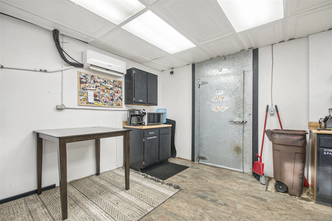 111 Commercial Street Property Photo 15