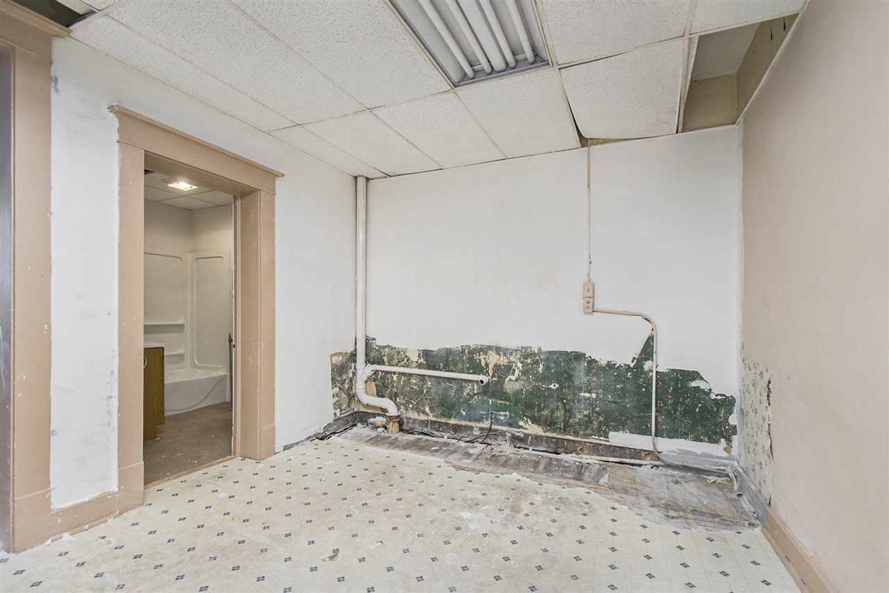 111 Commercial Street Property Photo 21