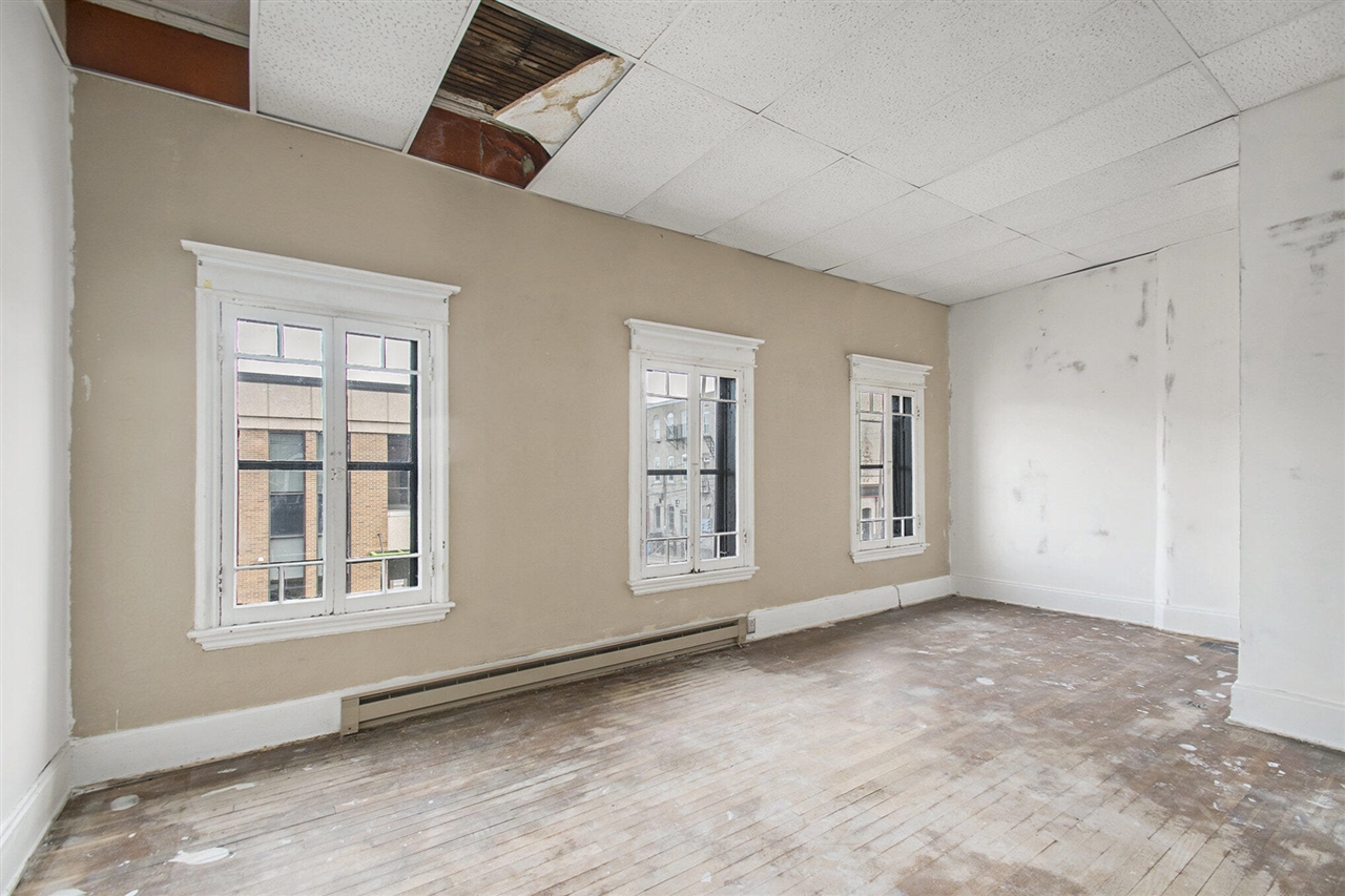 111 Commercial Street Property Photo 23