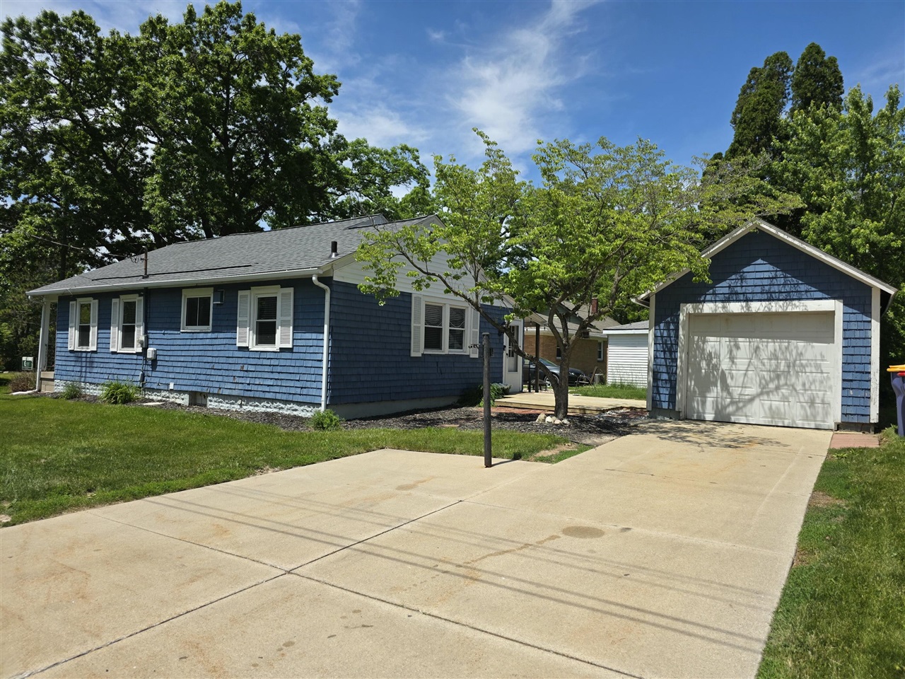 1406 Covell Avenue Property Photo 4