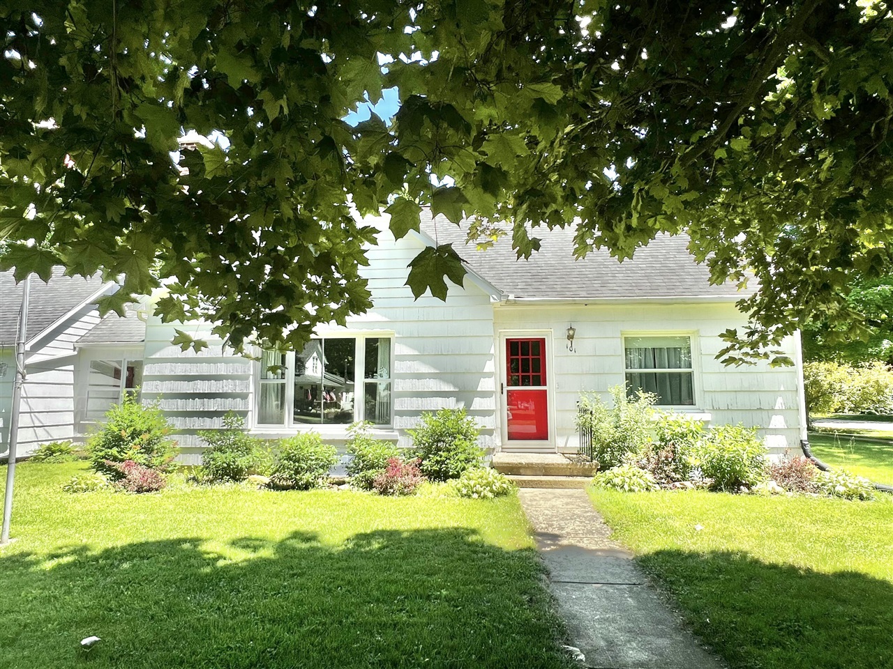 101 N Jackson Street Property Photo 4