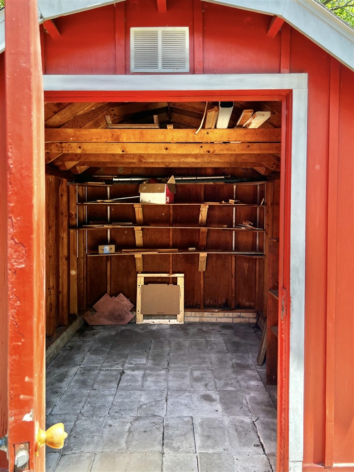 101 N Jackson Street Property Photo 15