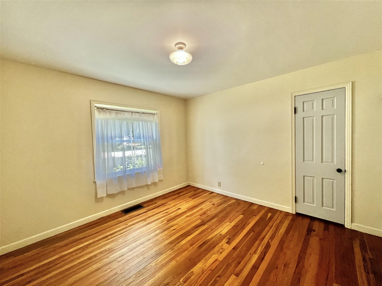 101 N Jackson Street Property Photo 27