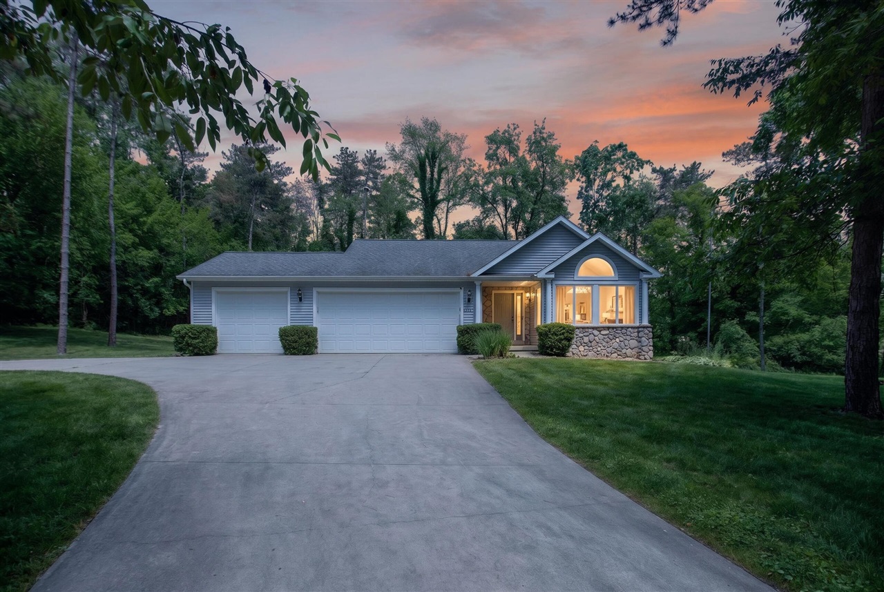 7655 Riverside Road Property Photo 1