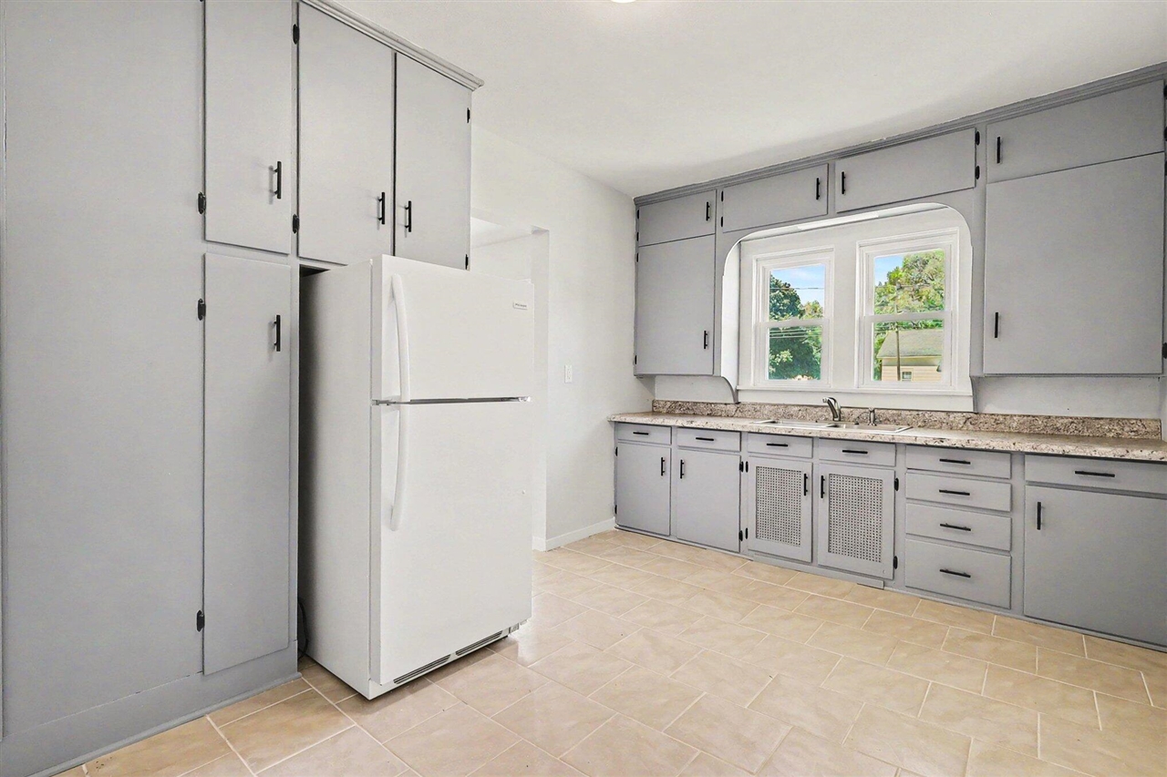 1312 Catherine Avenue Property Photo 6