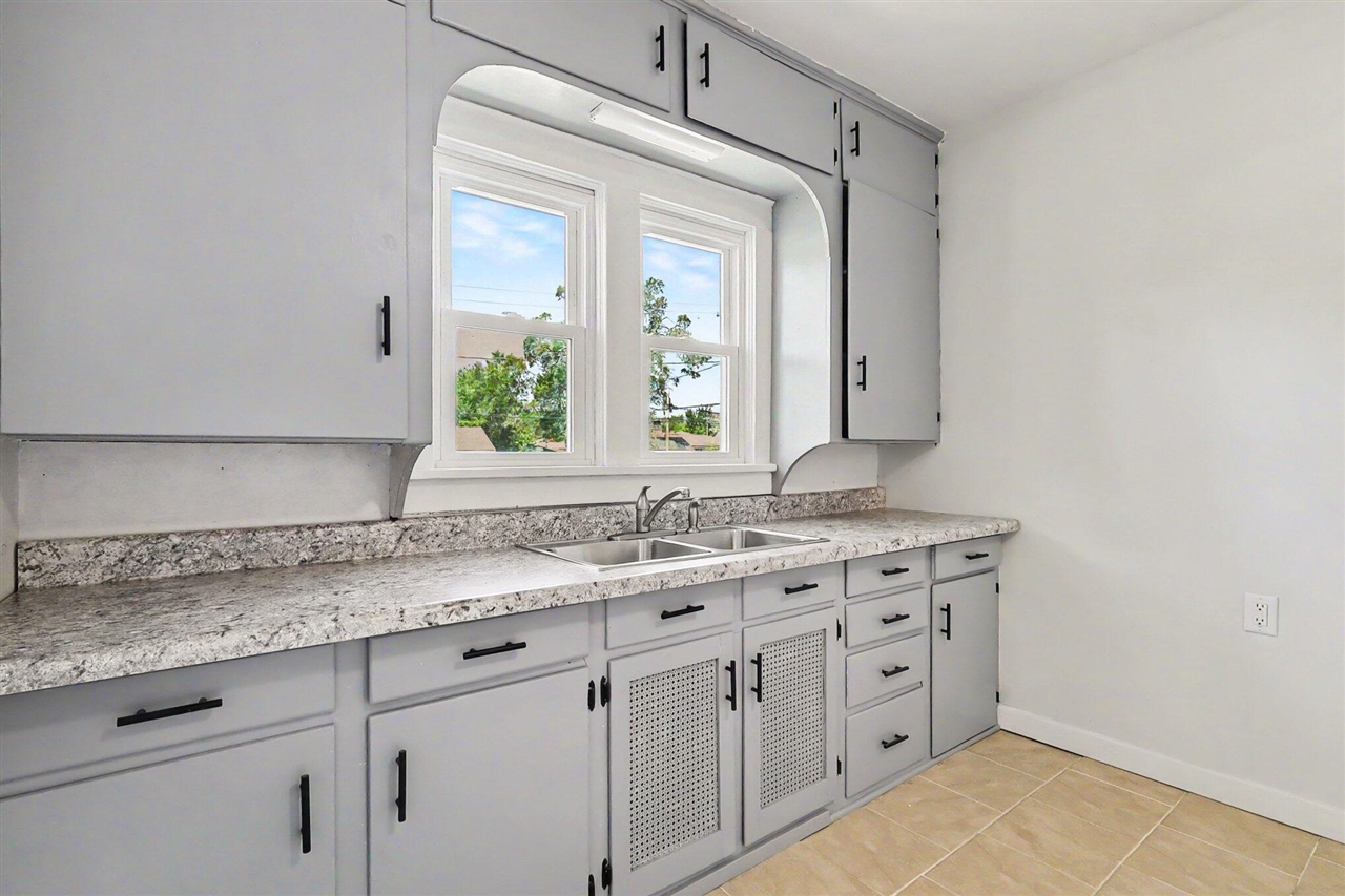 1312 Catherine Avenue Property Photo 8