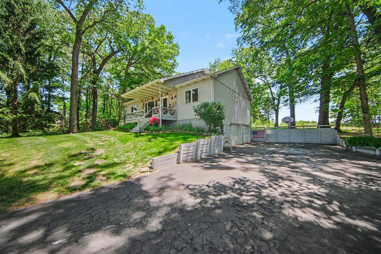 12895 Kelley Road Property Photo 1