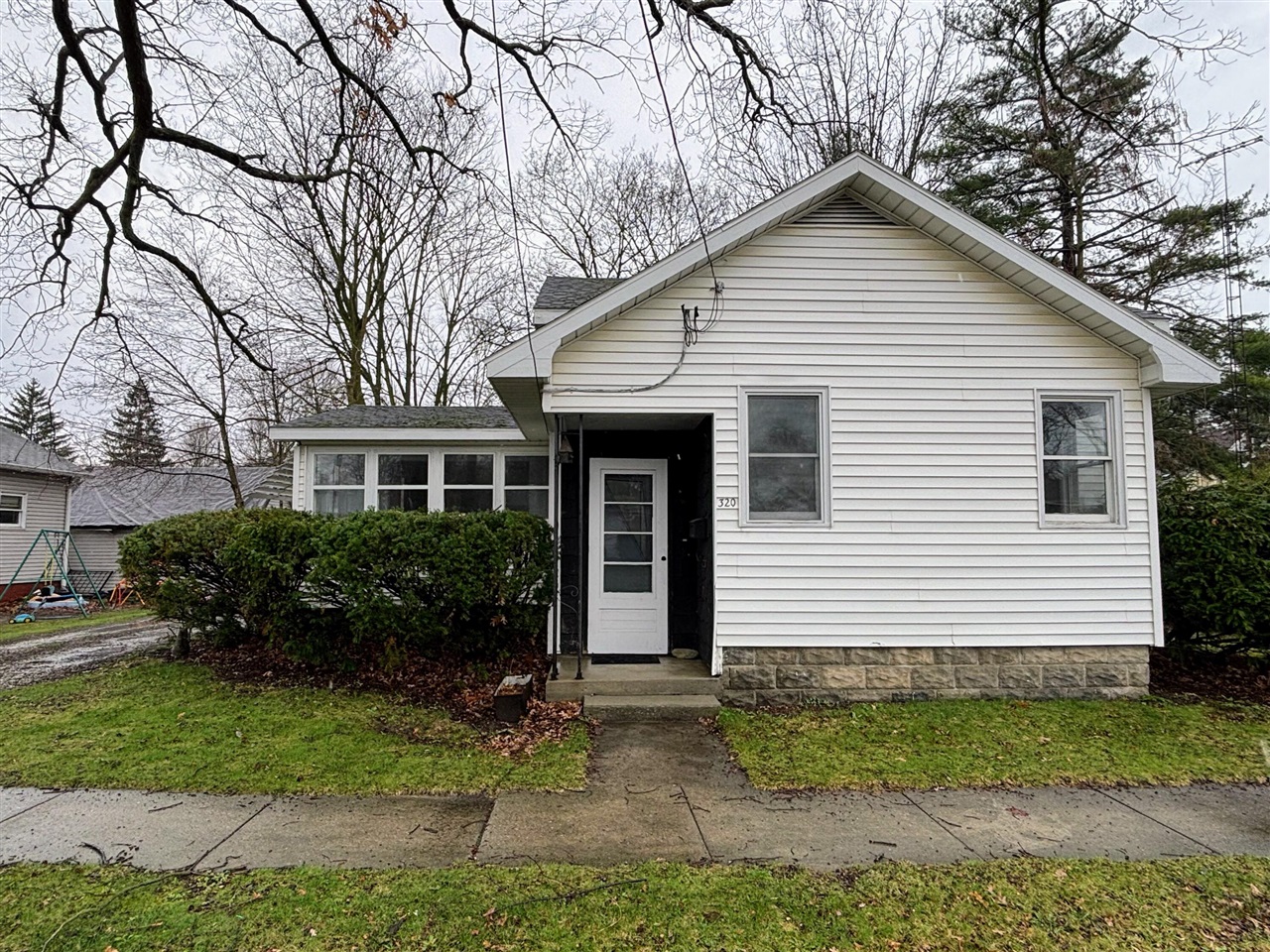 320 S East Street Property Photo 1