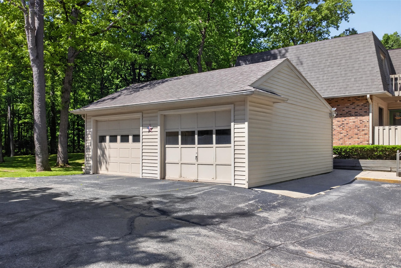 7047 Mckay Road Property Photo 2