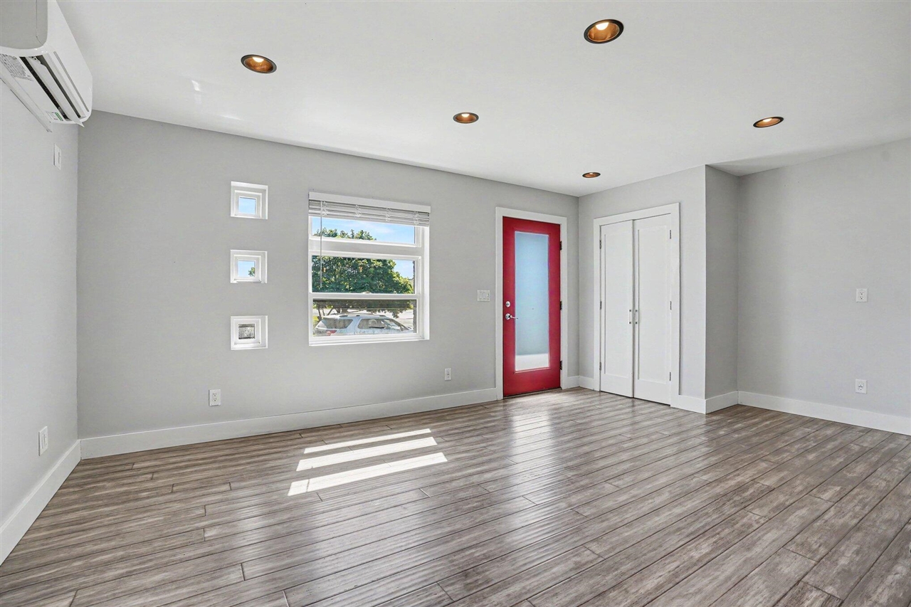 9740 Maple Street Property Photo 4