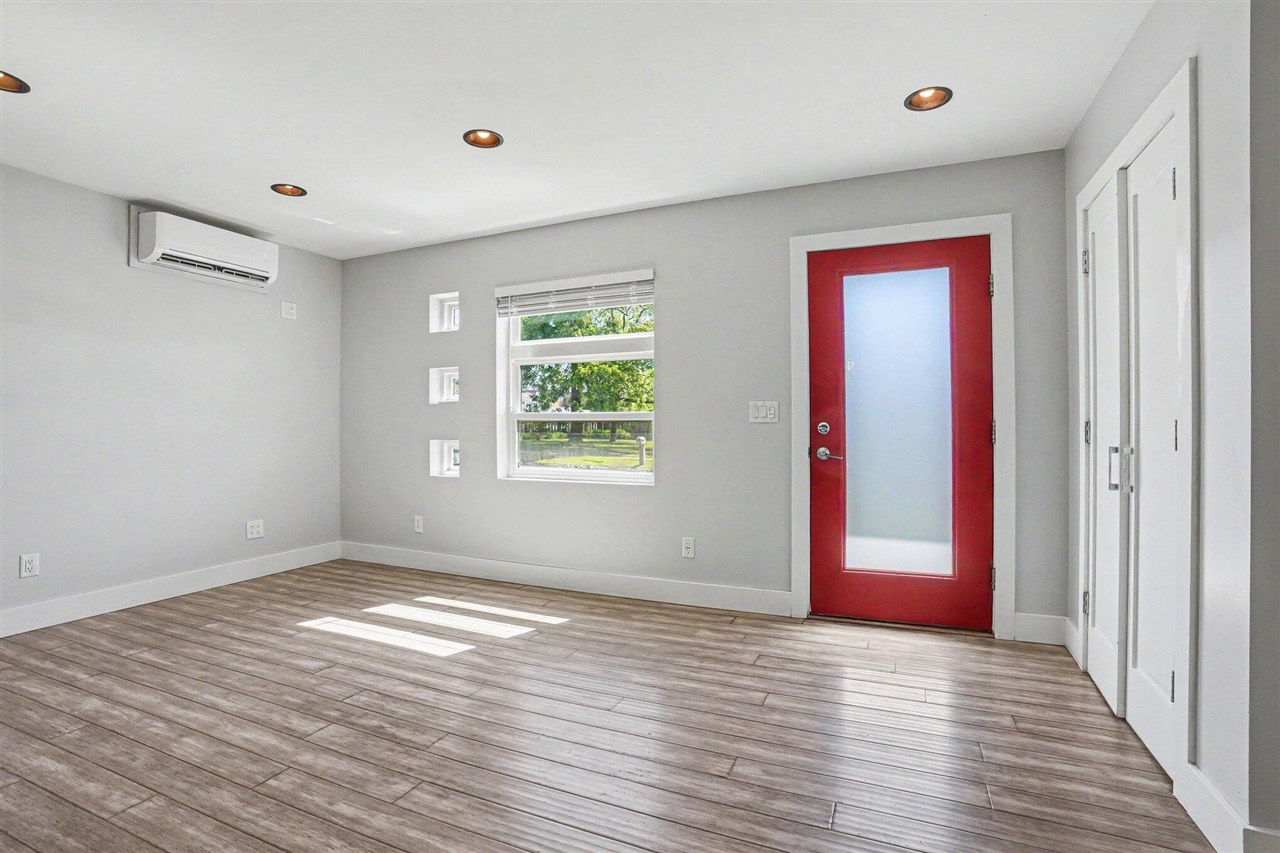 9740 Maple Street Property Photo 5
