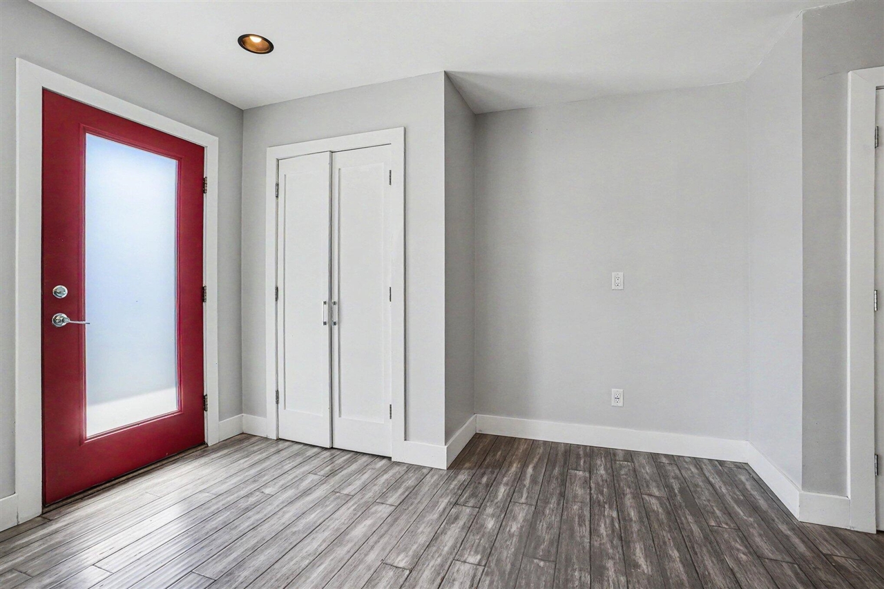 9740 Maple Street Property Photo 6